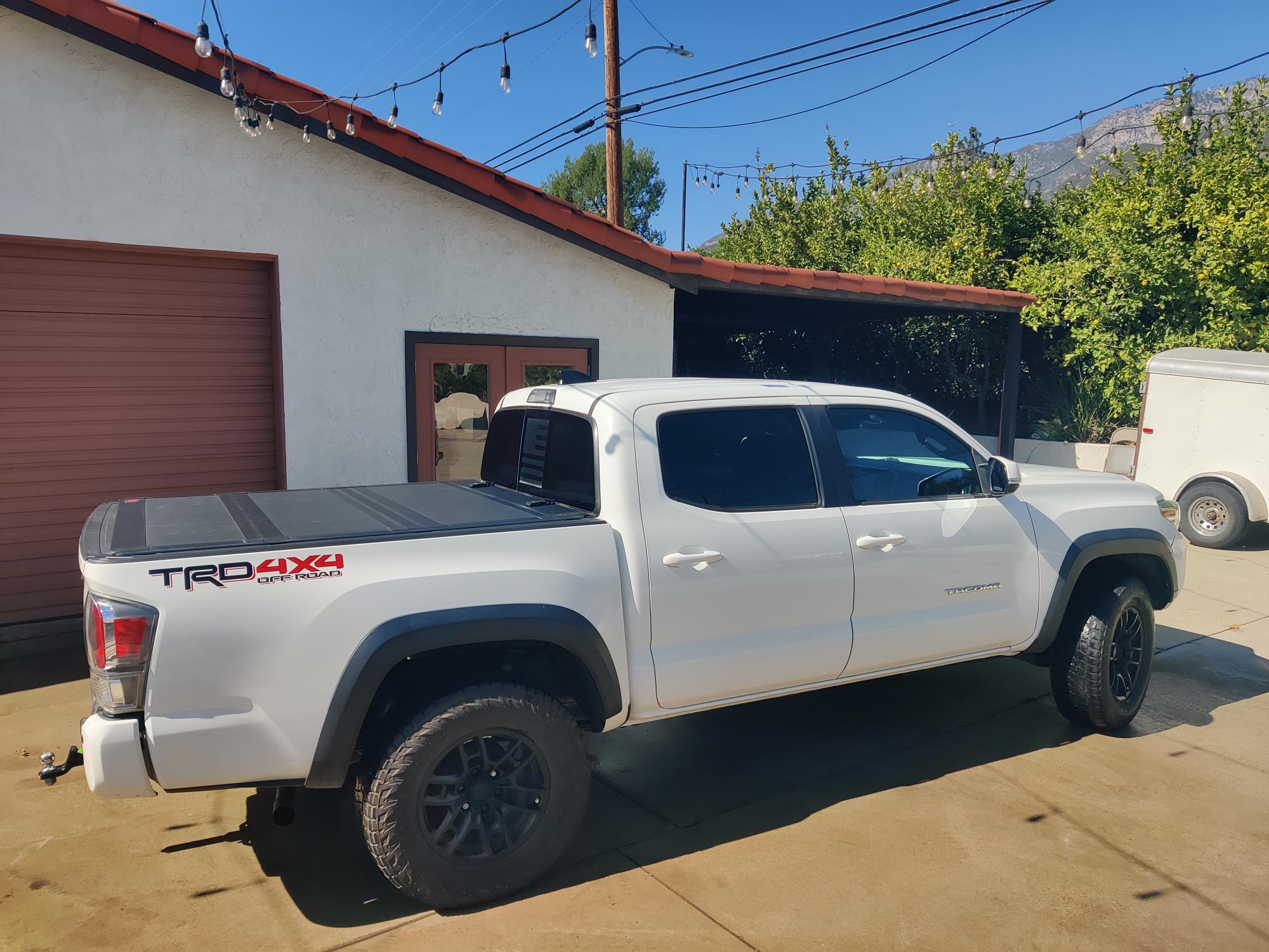 Used 2020 Toyota Tacoma TRD Off-Road w/ Technology Package AWD/4WD image 2