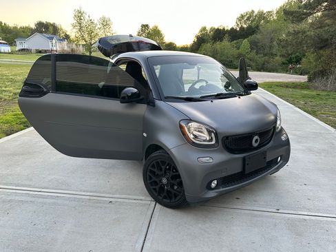 Used 2016 smart fortwo Prime RWD image 19