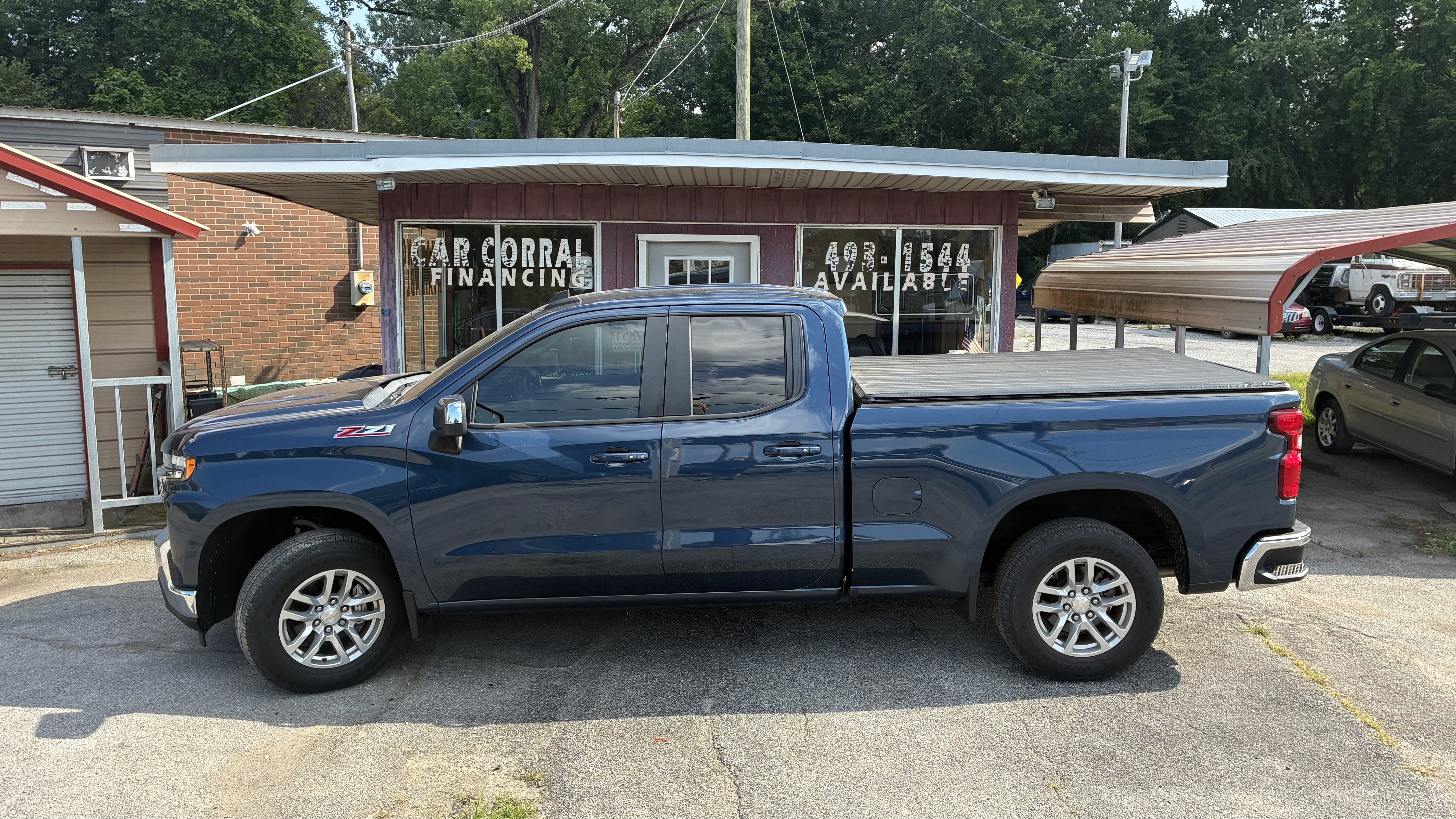 Used 2019 Chevrolet Silverado 1500 LT w/ All-Star Edition AWD/4WD image 2