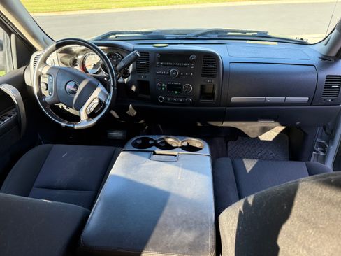 Used 2011 GMC Sierra 2500 SLE w/ SLE Preferred Package image 10