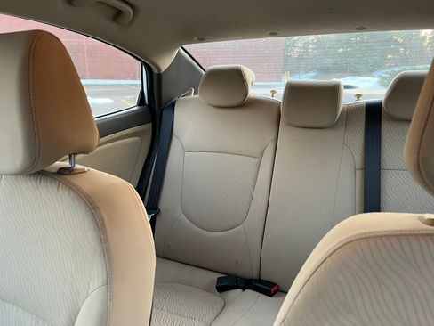 Used 2013 Hyundai Accent GLS w/ Premium Pkg image 9