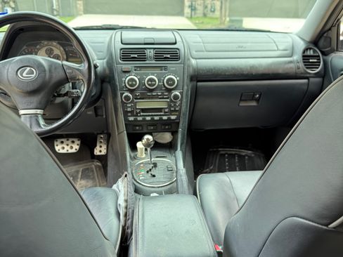 Used 2005 Lexus IS 300 image 12