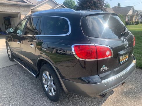 Used 2010 Buick Enclave CXL w/ Trailering Provision Package FWD image 4