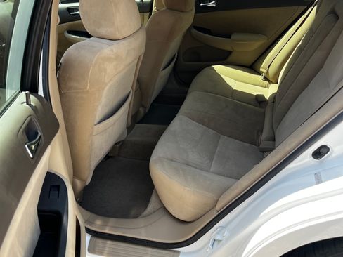 Used 2005 Honda Accord LX image 9