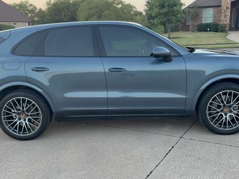 Used 2020 Porsche Cayenne S AWD/4WD image 6