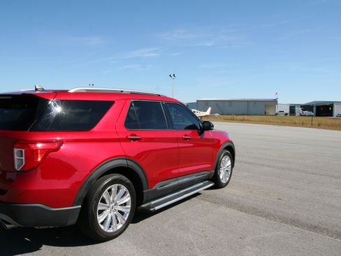 Used 2022 Ford Explorer Limited w/ Equipment Group 301A image 6