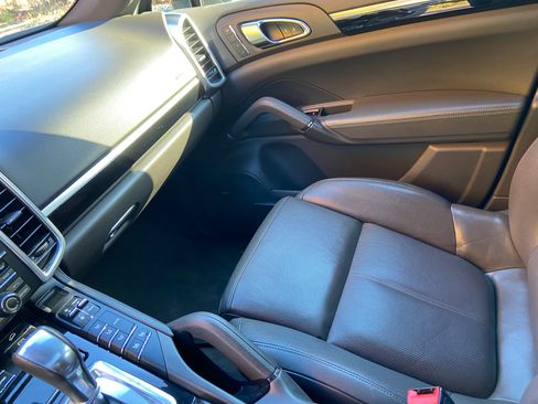 Used 2016 Porsche Cayenne image 12