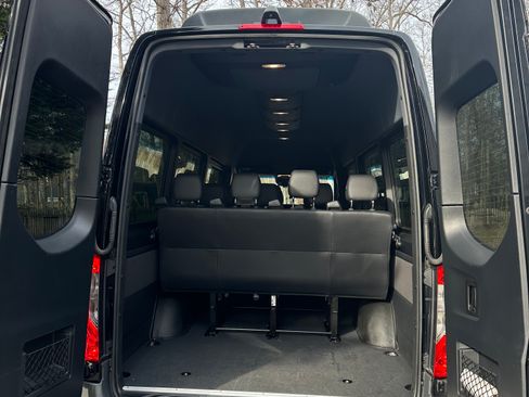 Used 2019 Mercedes-Benz Sprinter 2500 image 4