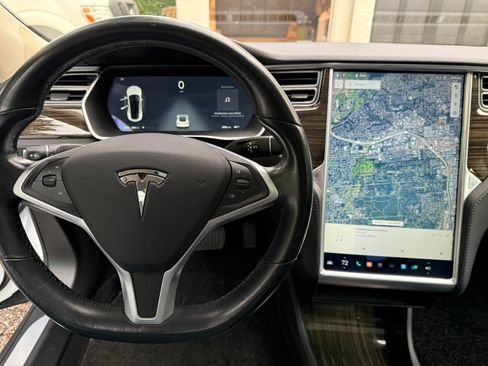 Used 2015 Tesla Model S 85D image 9