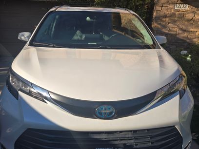 Used 2022 Toyota Sienna XLE