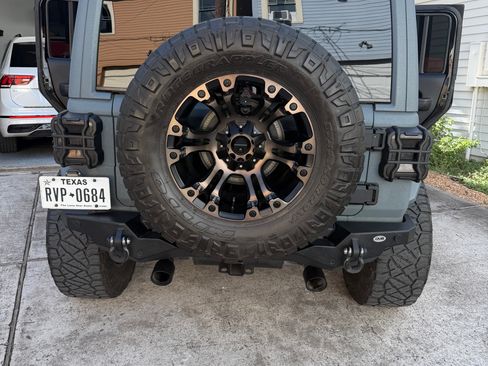 Used 2022 Jeep Wrangler Unlimited Rubicon w/ Cold Weather Group AWD/4WD image 6