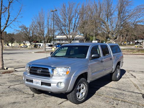Used 2006 Toyota Tacoma PreRunner w/ SR5 Pkg #2 image 1