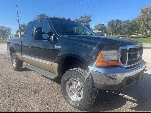 Used 2000 Ford F250 4x4 SuperCab Super Duty image 1