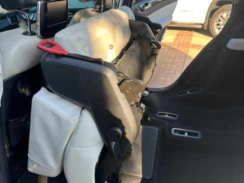 Used 2018 Mercedes-Benz GLS 550 4MATIC image 21