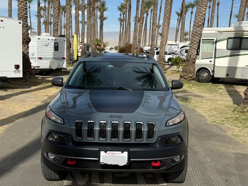 Used 2015 Jeep Cherokee Trailhawk w/ Comfort/Convenience Group image 1