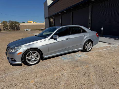 Used 2013 Mercedes-Benz E 350 Sedan image 4