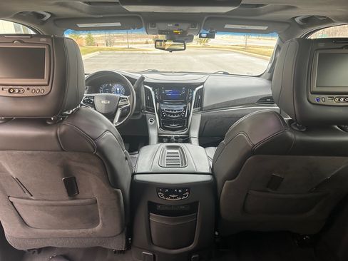 Used 2019 Cadillac Escalade Platinum image 15