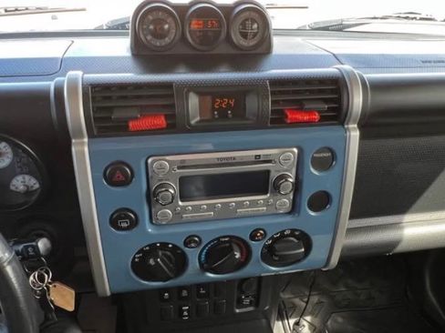 Used 2011 Toyota FJ Cruiser 4WD image 14