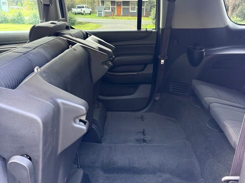 Used 2017 Chevrolet Suburban LS w/ All-Season Package image 15