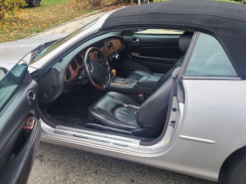 Used 2001 Jaguar XK8 Convertible image 15