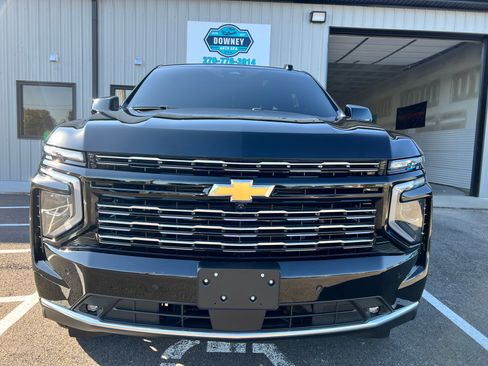 Used 2025 Chevrolet Suburban High Country AWD/4WD image 4