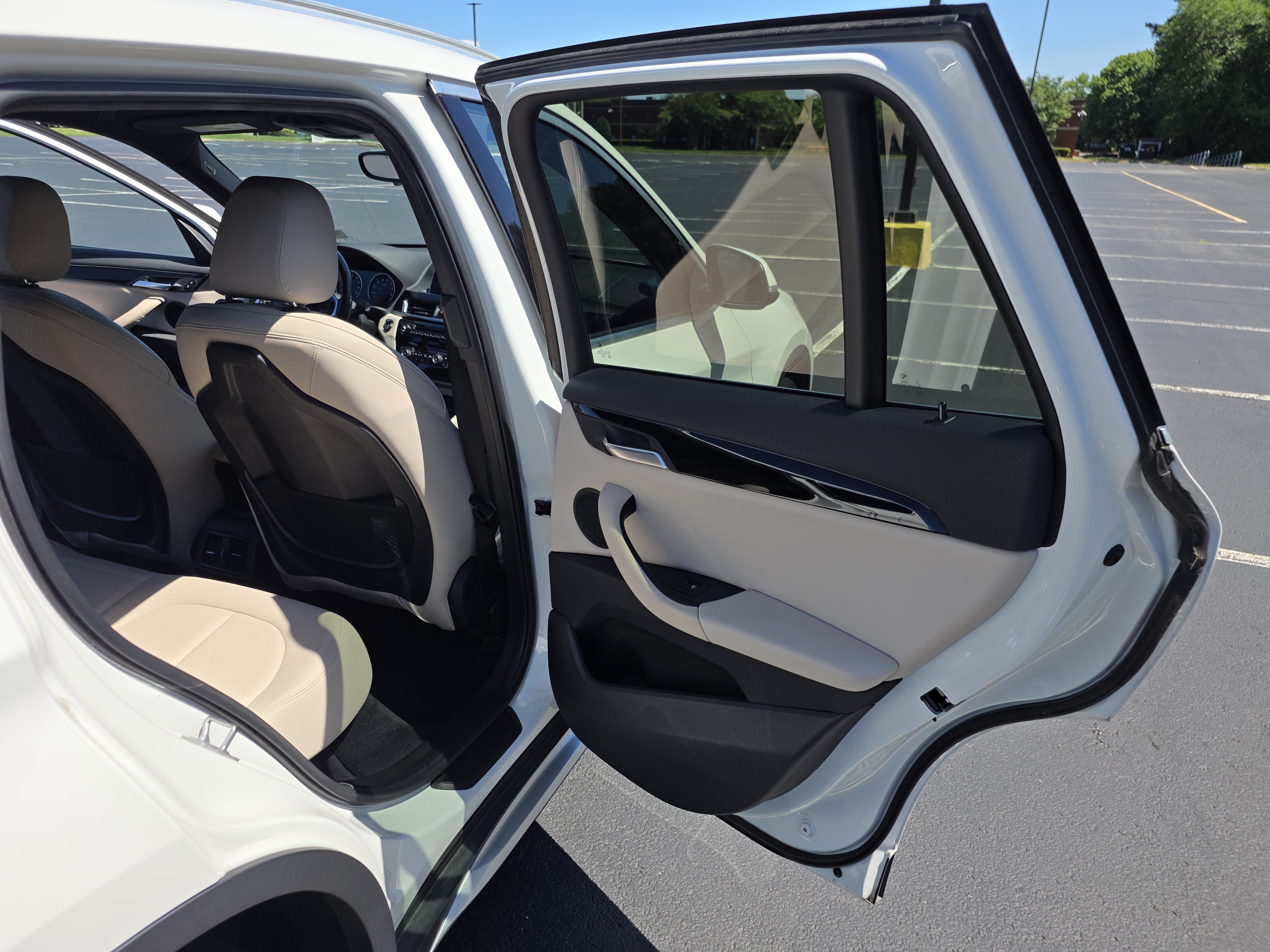 Used 2018 BMW X1 sDrive28i w/ Convenience Package FWD image 17