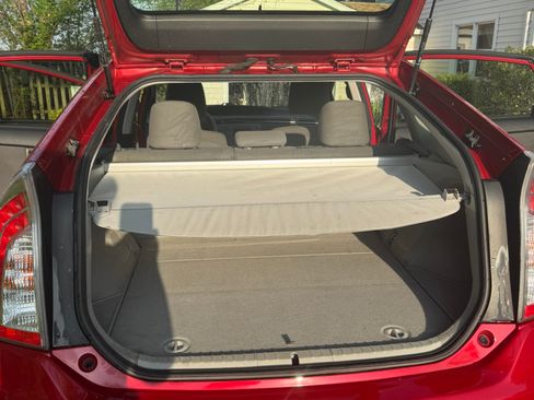 Used 2014 Toyota Prius Three image 2