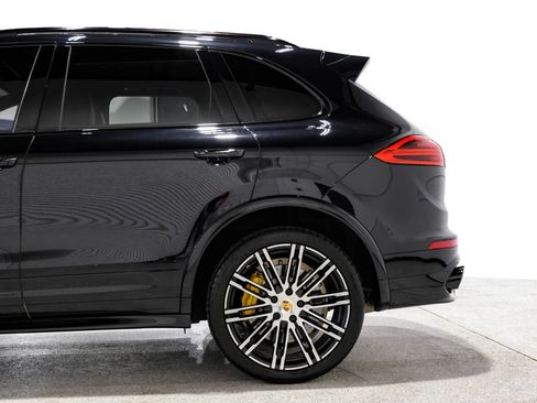 Used 2016 Porsche Cayenne Turbo S image 5