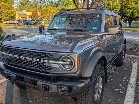 Used 2023 Ford Bronco Badlands image 2