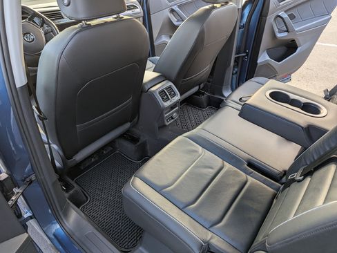 Used 2019 Volkswagen Tiguan SEL Premium w/ 3rd Row Seat Package image 10