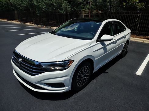 Used 2019 Volkswagen Jetta SE w/ Cold Weather Package image 1