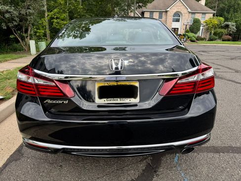 Used 2016 Honda Accord EX image 5