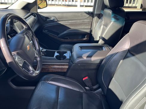 Used 2020 Chevrolet Suburban LT image 12