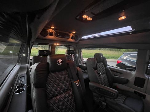 Used 2022 Chevrolet Express 2500 Extended w/ Enhanced Convenience Package image 11