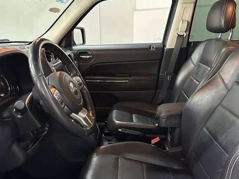 Used 2016 Jeep Patriot High Altitude image 9