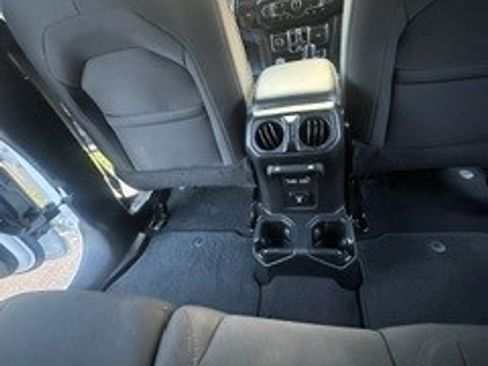 Used 2021 Jeep Wrangler Unlimited Sahara AWD/4WD image 18