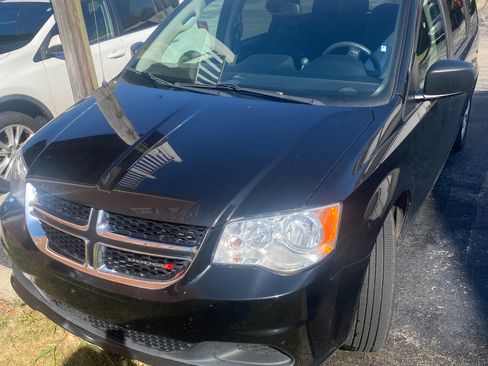 Used 2019 Dodge Grand Caravan SE FWD image 10