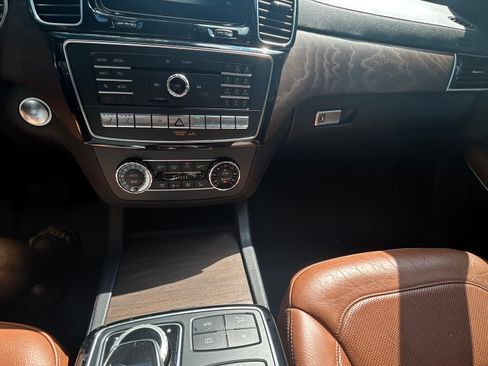 Used 2017 Mercedes-Benz GLS 550 4MATIC image 10