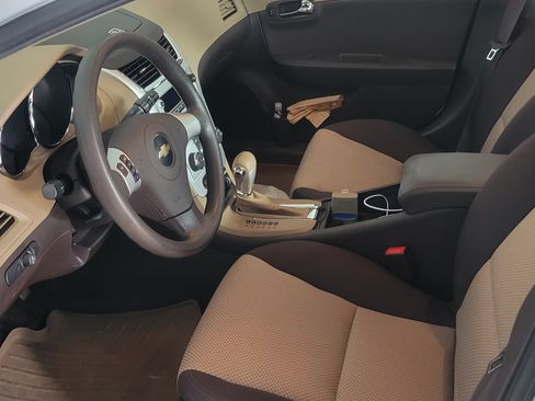 Used 2010 Chevrolet Malibu LS image 2