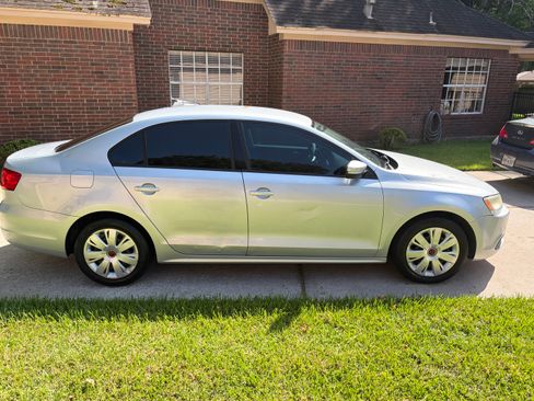 Used 2011 Volkswagen Jetta SE FWD image 5