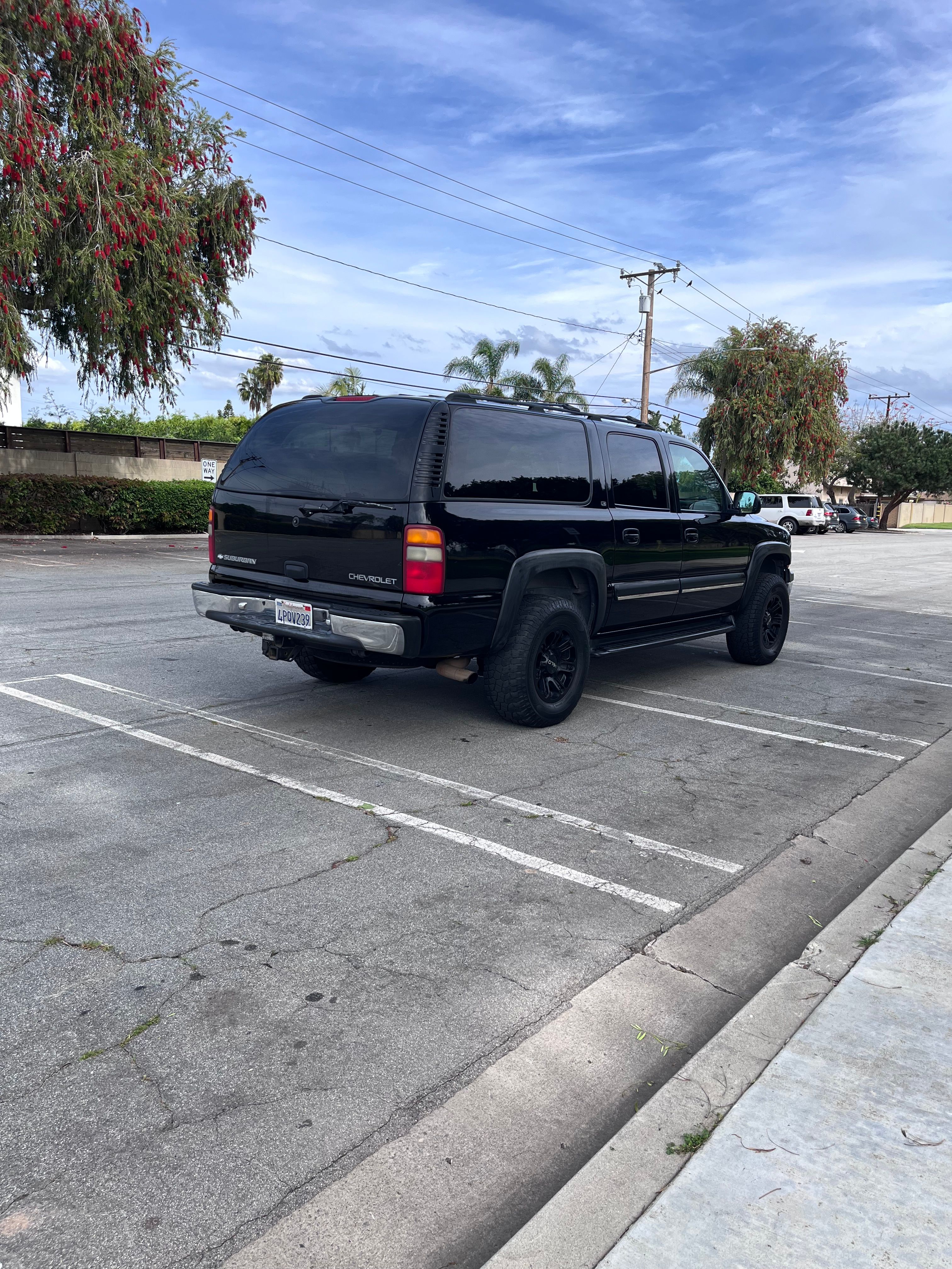 Used 2001 Chevrolet Suburban 2500 LS w/ LS Preferred Equipment Group RWD image 8