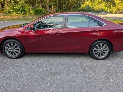 Used 2017 Toyota Camry XLE image 8
