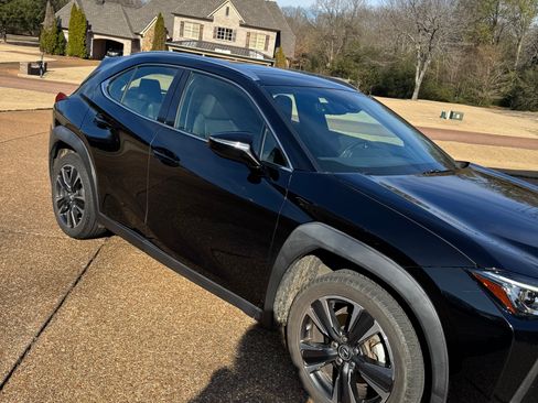 Used 2019 Lexus UX 200 F Sport image 2