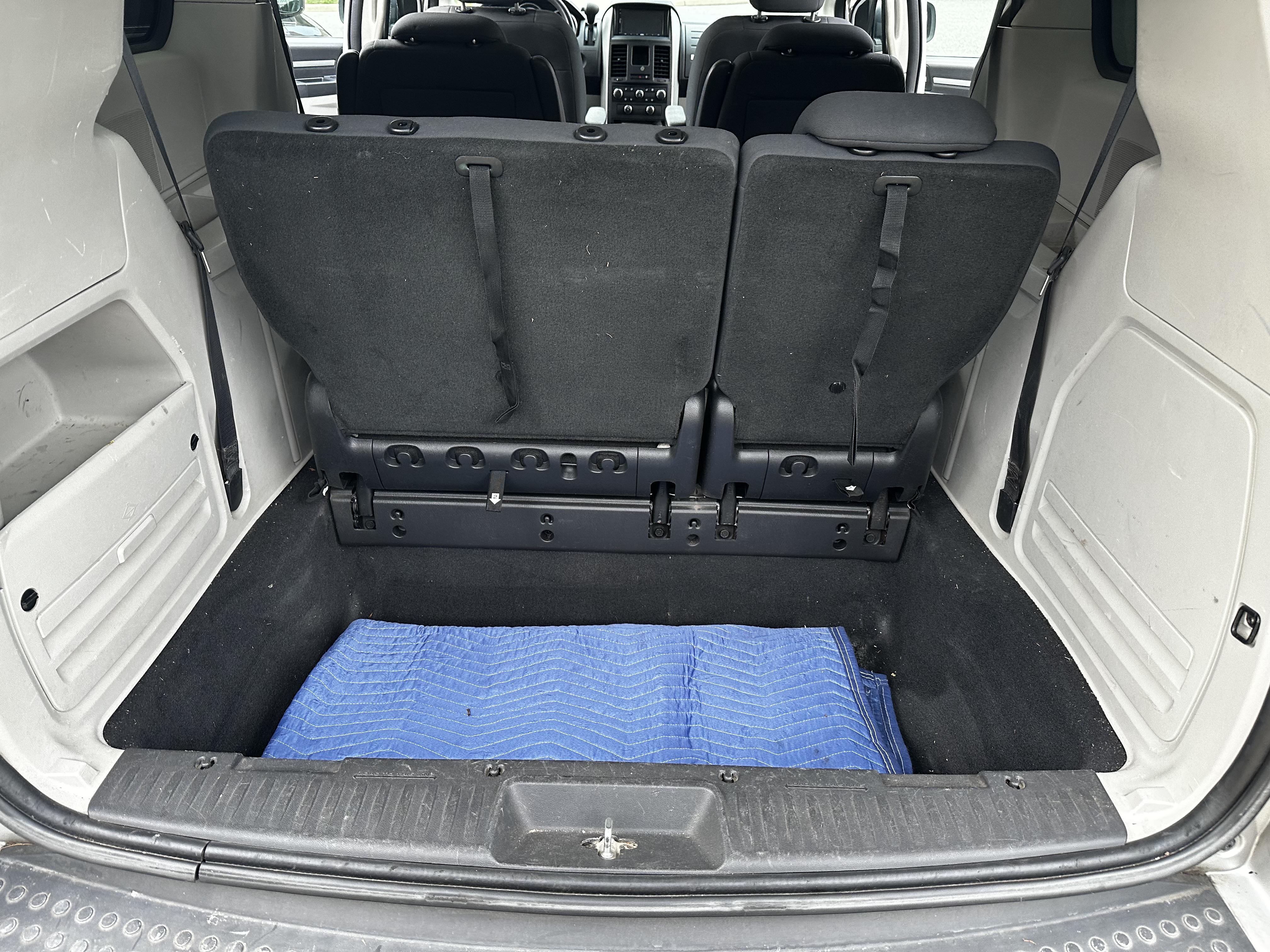Used 2010 Dodge Grand Caravan SE FWD image 13
