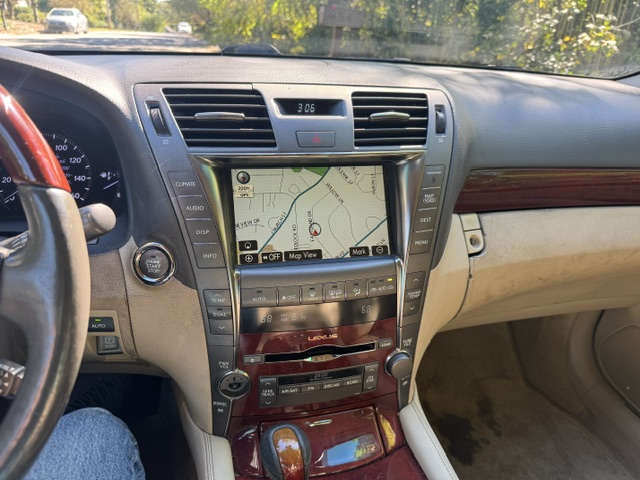 Used 2007 Lexus LS 460 RWD image 10