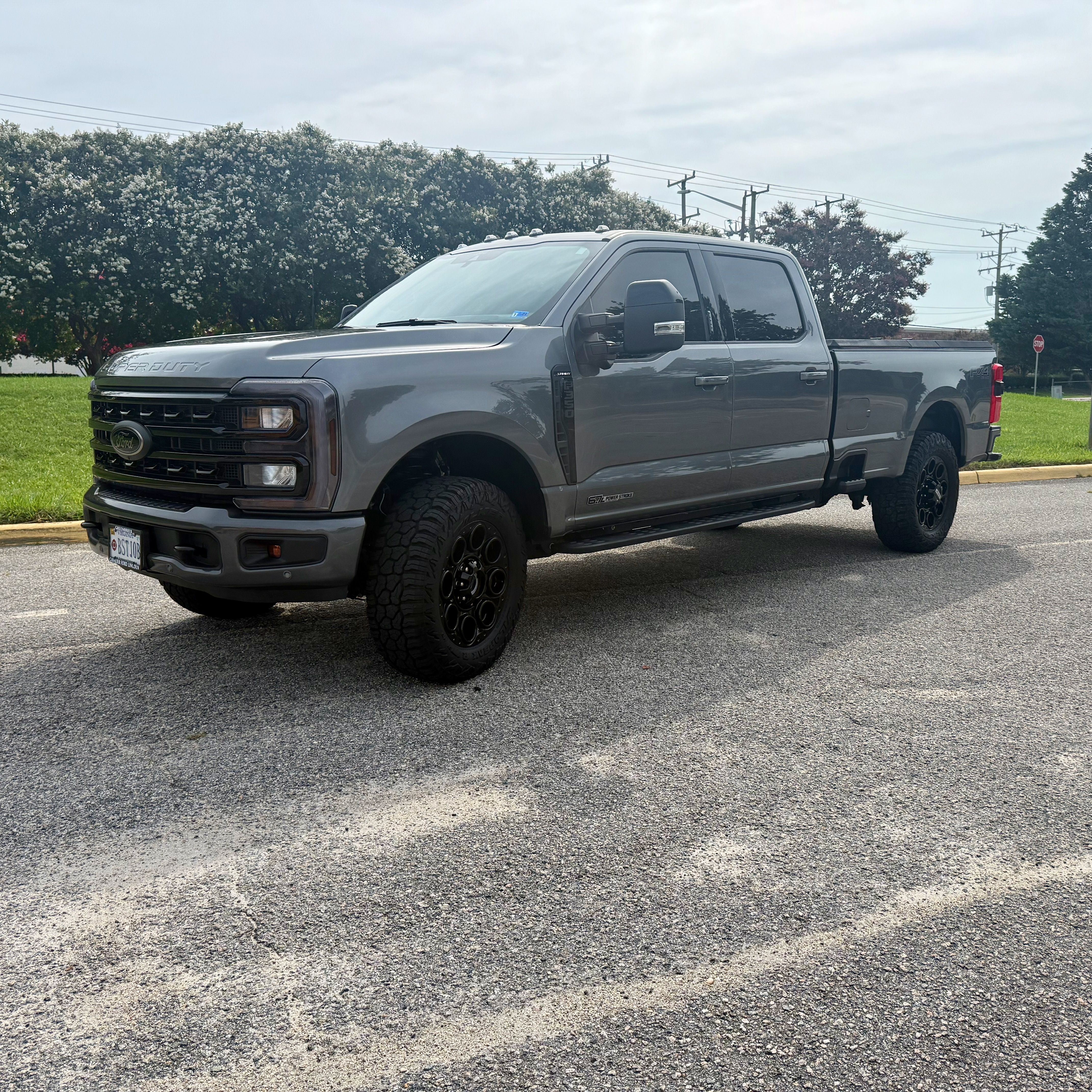 Used 2024 Ford F350 Lariat w/ Lariat Ultimate Package AWD/4WD image 1