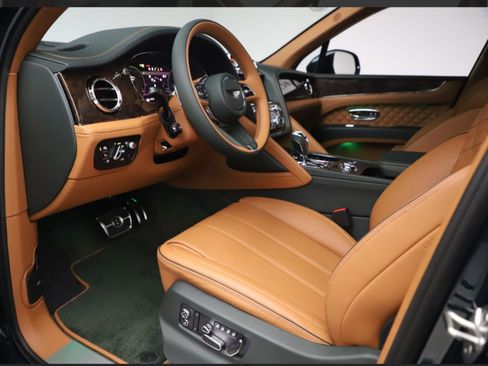 Used 2021 Bentley Bentayga V8 Sport Utility 4D image 8