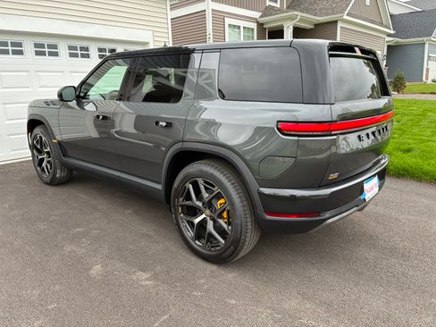 Used 2027 Rivian R2 Performance AWD/4WD image 23