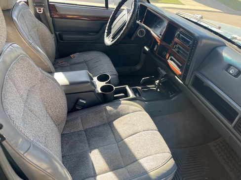 Used 1995 Jeep Cherokee Country image 9