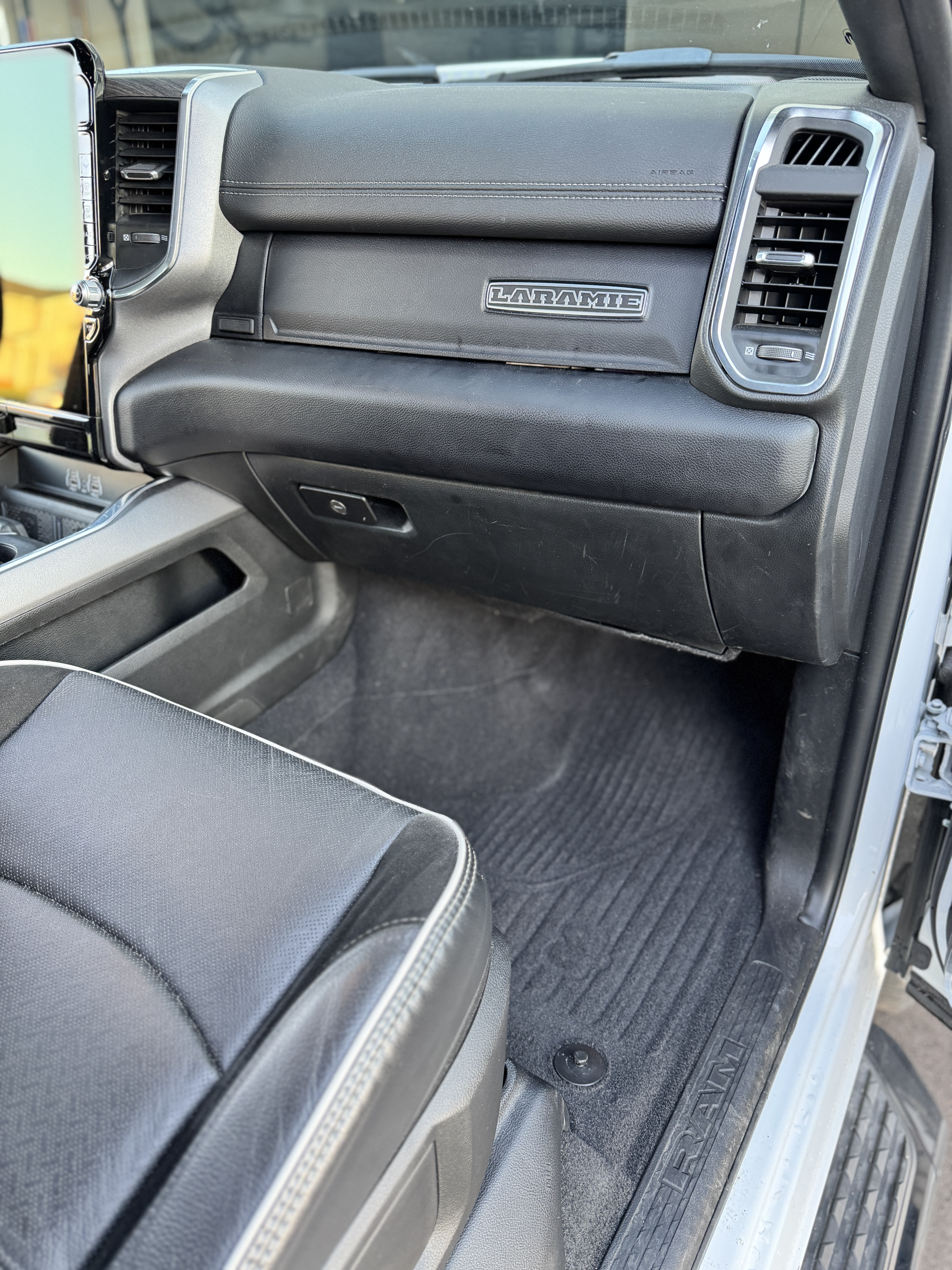 Used 2025 RAM 2500 Laramie AWD/4WD image 8